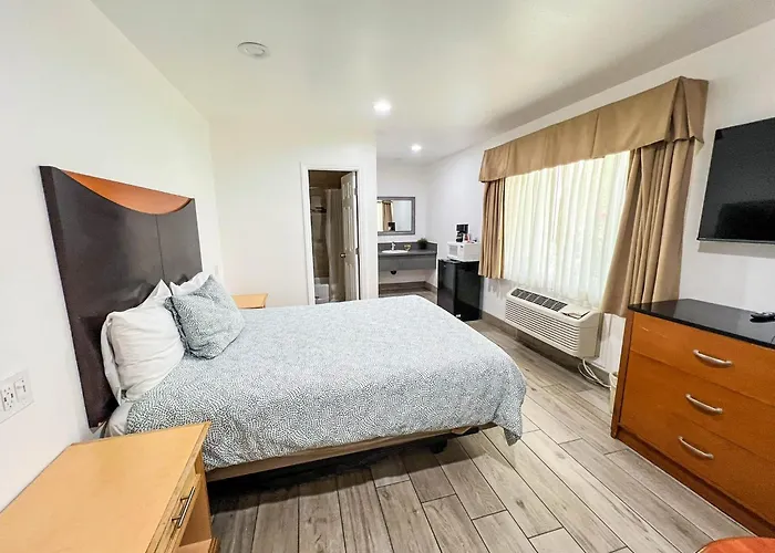 Town And Country Inn