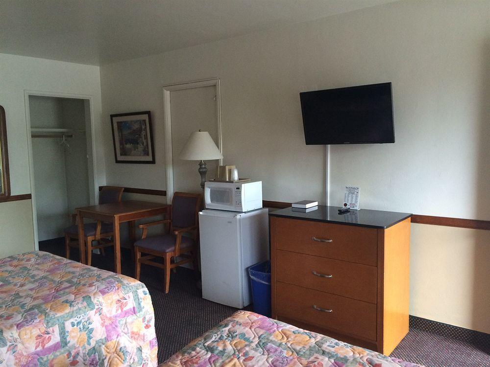 Motel Town And Country
