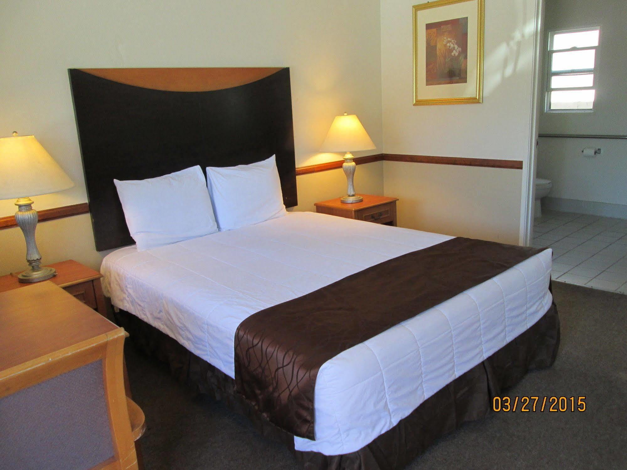 Town And Country Motel 2*